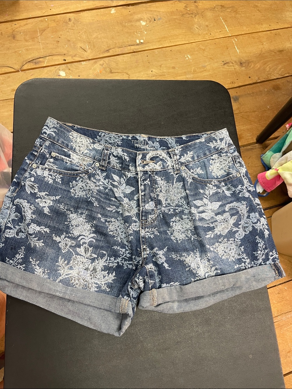 Time and Tru Dark Blue Floral Print Denim Roll-Cuff Shorts